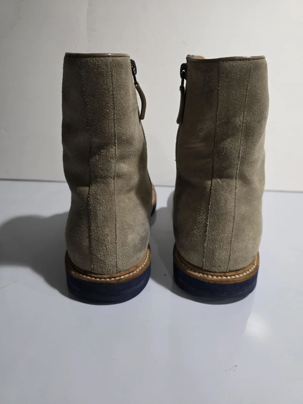 Gucci Men's Suede Lace-Up Boots in Beige with Navy Sole Size 9 Blue Soles